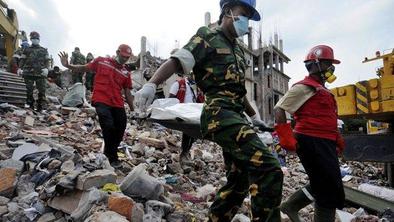 Bangladeš po zrušitvi stavbe zaprl 18 tekstilnih tovarn