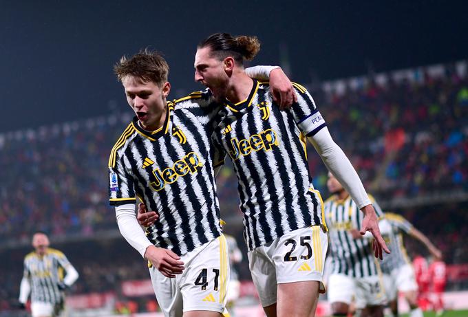 Na petkovi tekmi je Francoz Adrien Rabiot zadel za vodstvo Juventusa z 1:0. | Foto: Reuters