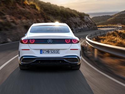 To je Mercedesov razred C: tehnično napredna in močno digitalna limuzina