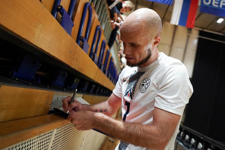 Vedno z veseljem ugodi vsaki želji navijačev in ljubiteljev futsala. | Foto: Aleš Fevžer