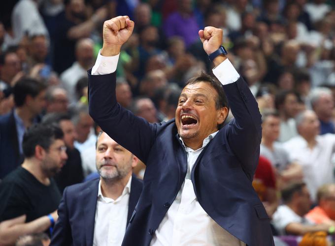 Karizmatični turški trener Ergin Ataman je Panathinaikos že v prvi sezoni popeljal na evropski prestol. | Foto: Reuters
