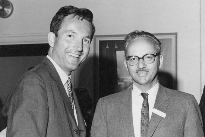 George Dantzig (desno) v družbi švicarskega matematika Michela Balinskega, 1964.  |  Foto: Organizacija za optimizacijo matematike MOS | Foto: 