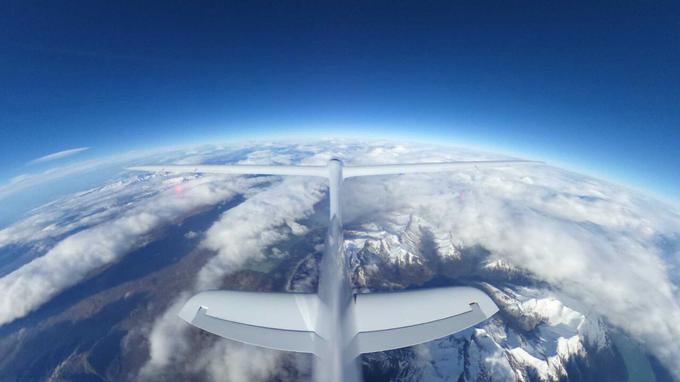 Rekordna višina, dosežena z jadralnim letalom, znaša 15.416 metrov.  | Foto: Airbus