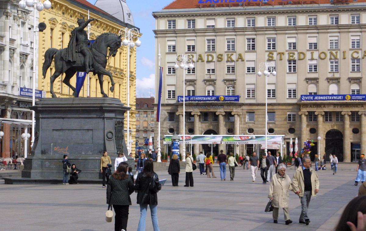 Zagreb, trg bana Jelačića | Policija preverja stanje na terenu na vseh štirih lokacijah.  | Foto Bojan Puhek