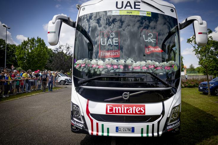 Lani je slovenski reprezentanci ekipni avtobus posodila ekipa UAE Emirates. | Foto: Ana Kovač