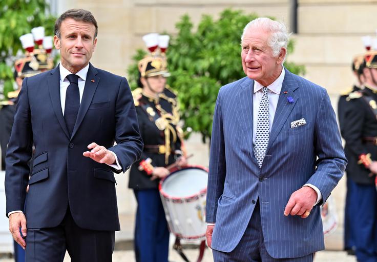 Britanski kralj Karel III., Emanuel Macron | Foto: Reuters