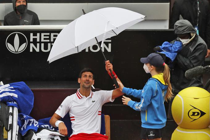 Novaka Đokovića je v torek dež precej motil. | Foto: Guliverimage/Vladimir Fedorenko