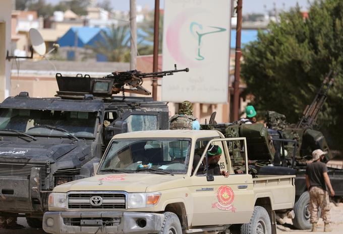 Haftarjeva ofenziva na Tripoli je vzbudila bojazni, da bo prišlo do zaostritve konflikta v Libiji, ki je v kaosu od strmoglavljenja režima Moamerja Gadafija leta 2011. | Foto: Reuters