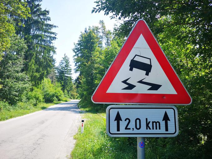 Cesta med Uncem, Rakekom in Logatcem lahko reši v primeru zastoja na primorski avtocesti. | Foto: Gregor Pavšič