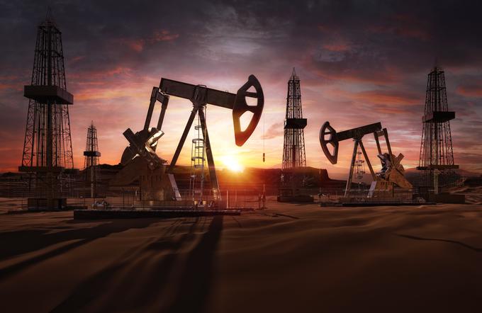 Po podatkih IEA so višji prihodki posledica povečanja izvoza naftnih derivatov, ki se je vrnil na raven pred pandemijo covid-19, saj se je povečal za 450 tisoč sodov na dan na 3,1 milijona sodov na dan. | Foto: Shutterstock