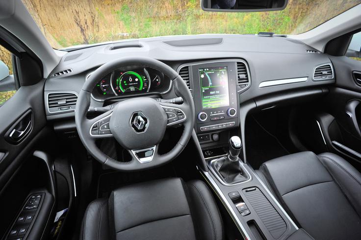 Megane ima mnoge odlike, zaradi katerih bi lahko spadal tudi prav na vrh. Z njim je Renault spet postal znamka z drznostjo in vizijo. | Foto: Ciril Komotar