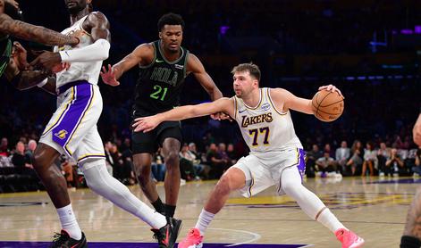 V živo: Lakersi po rekordnem polčasu nekoliko stopili na zavoro