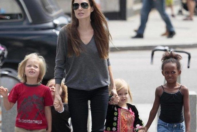 Hčerka Angeline Jolie že mastno služi