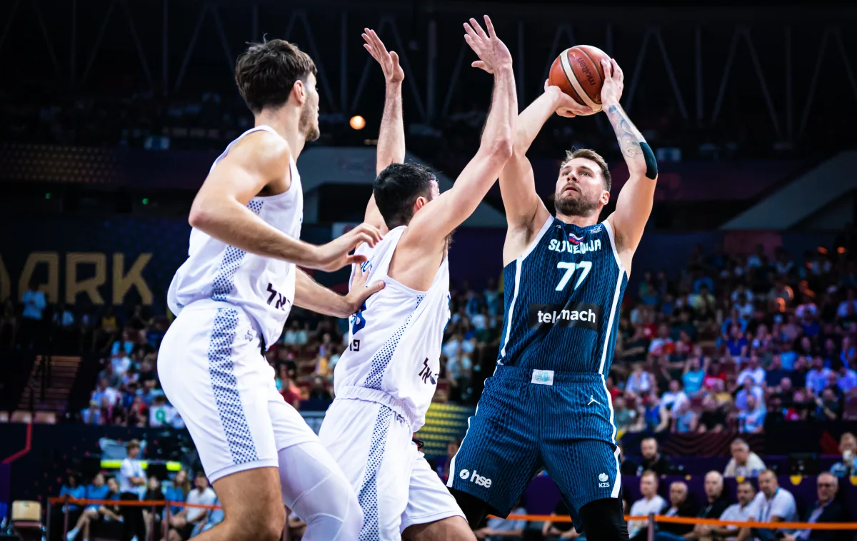 slovenska košarkarska reprezentanca, Dončić | Slovenski košarkarji so premagali Izraelce in skupinski del končali na tretjem mestu. Njihov tekmec v osmini finala bo Italija. | Foto FIBA