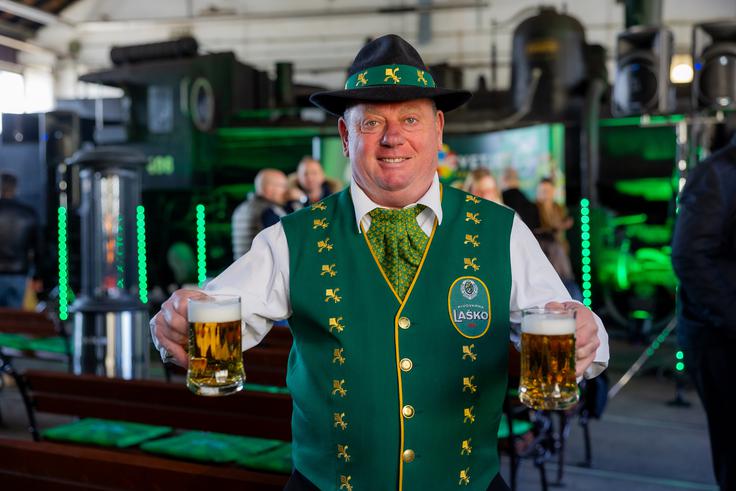 Pivo in cvetje | Foto: Mediaspeed