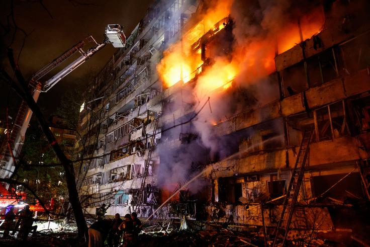 Posledice ruskega zračnega napada na Kijev, 14. oktober 2026.  | Foto: Reuters