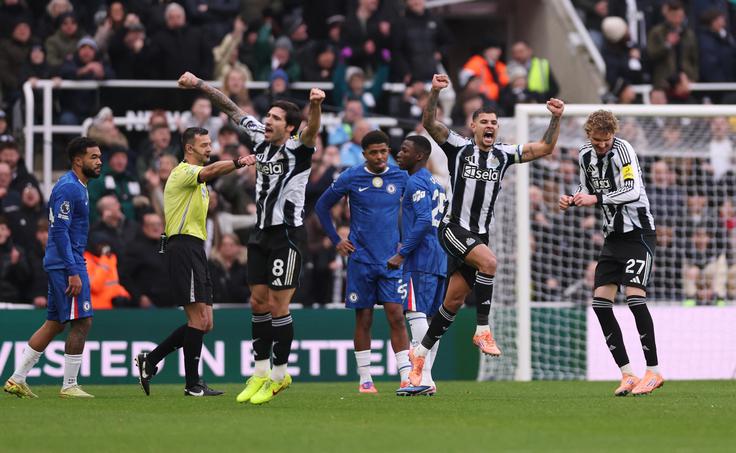 Newcastle je v prvem polčasu zabil dva gola, a je Chelsea vendarle prišel do točke. | Foto: Reuters