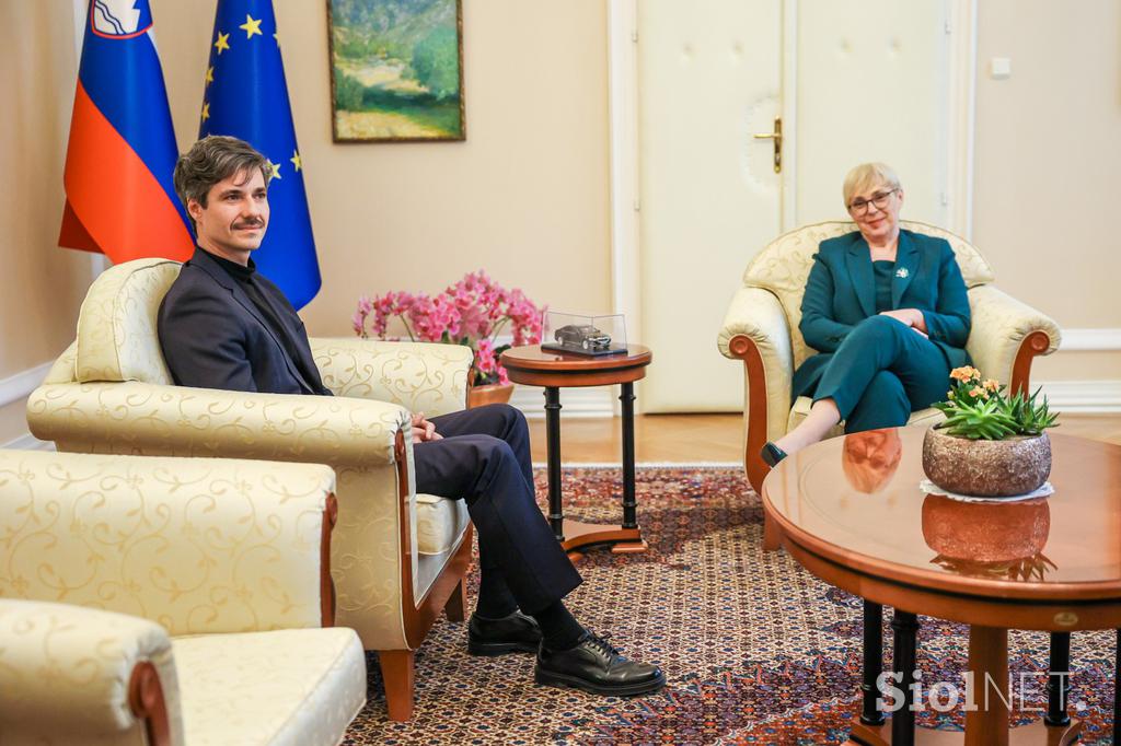 Posvetovanja pri predsednici