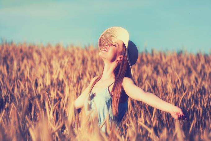 ženska dobro počutje travnik narava poletje zdravje | Foto: Getty Images