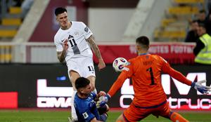 Rezervisti poživili igro, Slovenija iz Prištine samo s točko