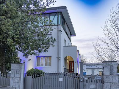 Dokument Sove: izraelski paraobveščevalci dve uri na sedežu SDS