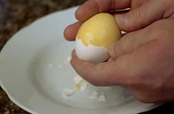 Pripravite umešana jajčka, ne da bi jajce razbili (video)