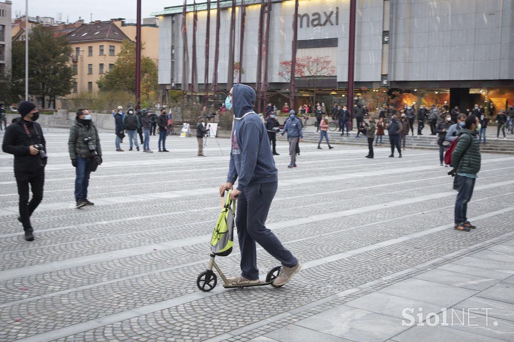 Nasilni protesti v Ljubljani, 5. november 2020. Ivan Gale vodni top