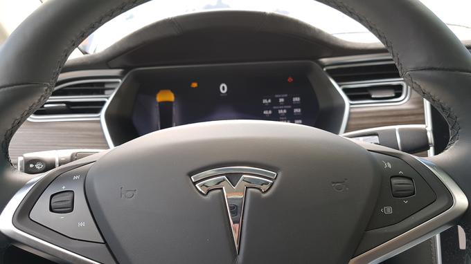 Tesla ima električni crossover z dosegom od 300 do 400 kilometrov, podobnega načrtujejo tudi pri Jaguarju, Mercedes-Benzu, Audiju. Porscheju ...  | Foto: Gregor Pavšič
