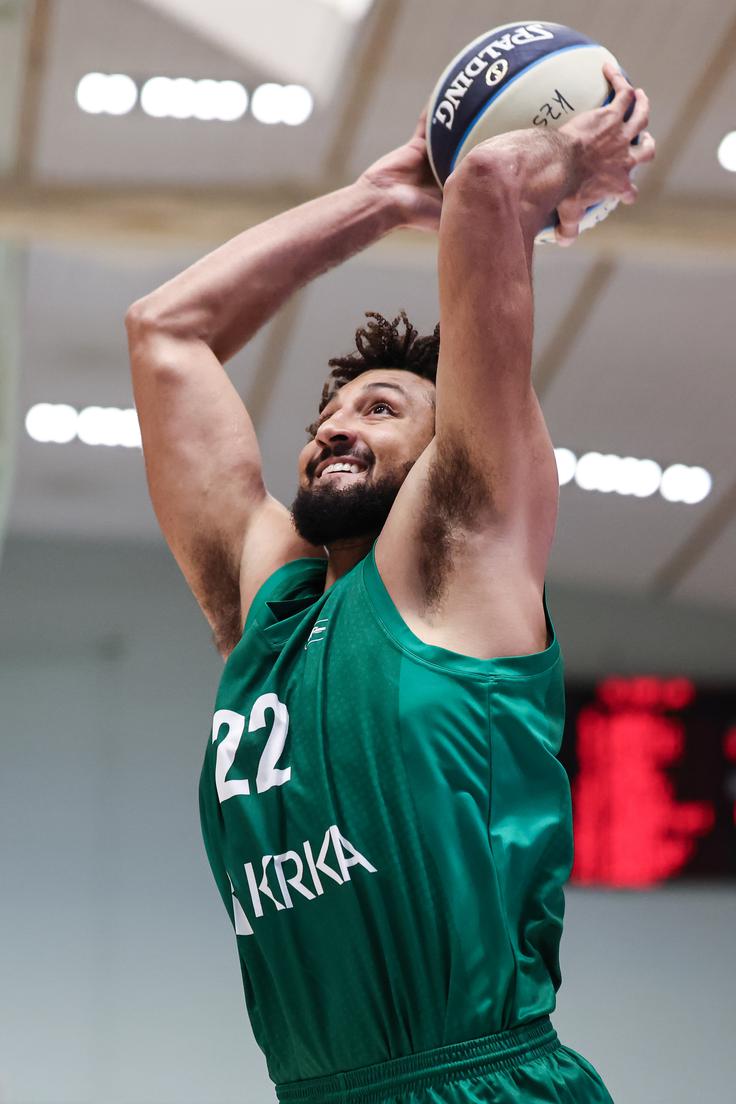 Brady Skeens je bil najboljši strelec Krke proti Iliriji. | Foto: www.alesfevzer.com