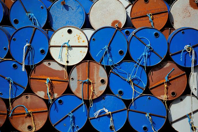 sod gorivo nafta | "Očitno proizvodnja v ZDA ni dosegla vrha in je zmožna v prihodnjih letih nadaljevati tempo dnevne proizvodnje tudi do 13 ali 14 milijonov sodov nafte ali več," ocenjuje Miha Mihalj iz finančne skupine Alta. | Foto Reuters