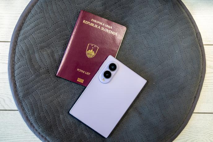 Samsung Galaxy Z Fold8 | Samsung Galaxy Z Fold8 opušča dimenzije dozdajšnjih Samsungovih foldov in uvaja nove dimenzije in razmerja, ki smo jih uporabniki bolj vajeni. | Foto Gaja Hanuna