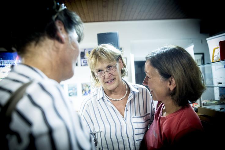Mama Dragica je bila sinoči deležna številnih čestitk. | Foto: Ana Kovač