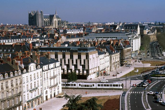 Nantes, Francija | Prebivalec mesta Nantes ob obali Atlantskega oceana je 11 let mrtev ležal v stanovanju. | Foto Reuters
