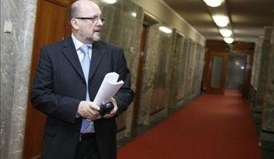 SNS poziva vlado, naj ne hiti s priznavanjem Kosova