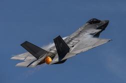 V ZDA strmoglavilo lovsko letalo F-35 #video
