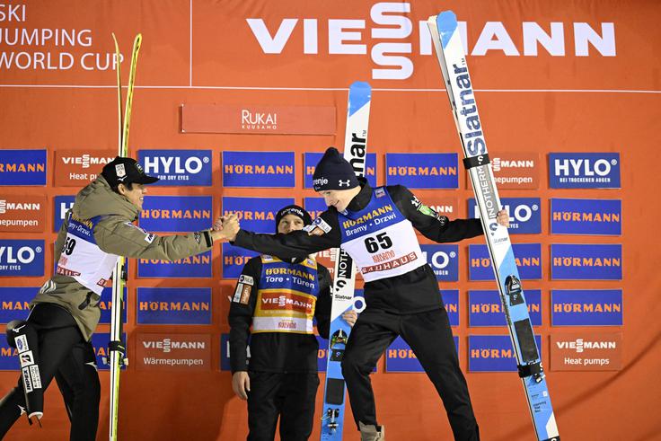 Domen Prevc je s tretjim mestom skočil na drugo mesto v skupnem seštevku. | Foto: Guliverimage