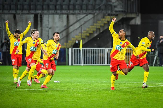 Veselje nogometašev Lensa po zmagi nad francoskim prvakom Lillom. | Foto: Guliverimage/Vladimir Fedorenko