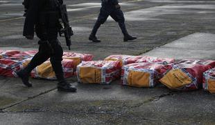 Droge tihotapili v plavajočih paketih