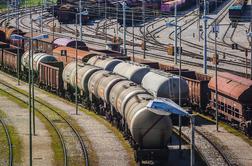 Avstrijci v tovornem vlaku iz Slovenije odkrili 11 migrantov