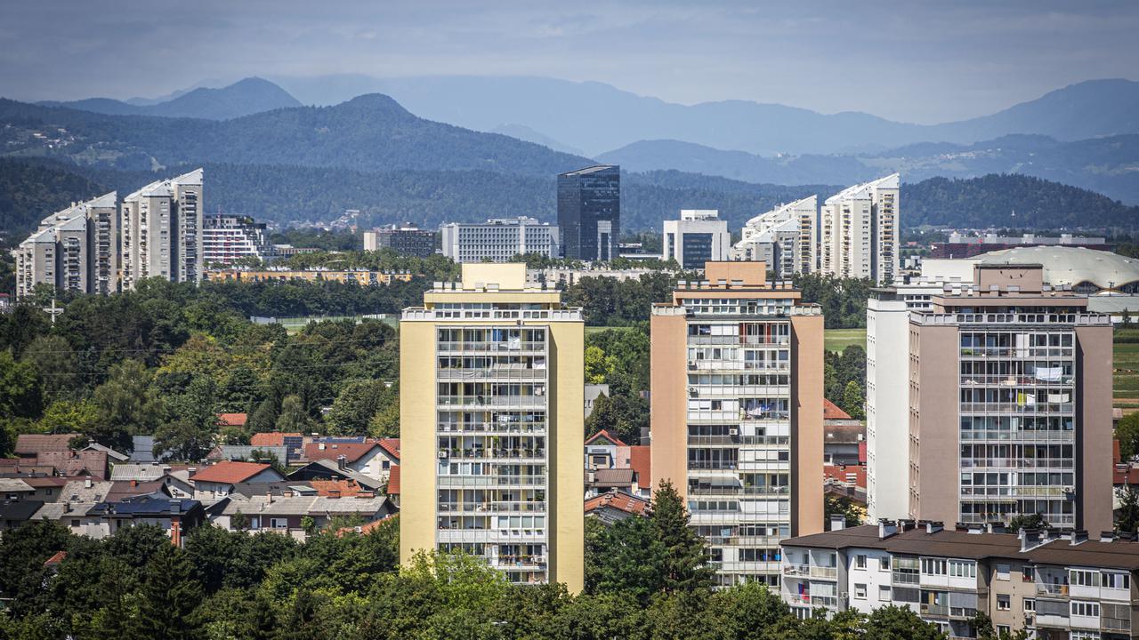 Rast cen stanovanjskih nepremičnin v Sloveniji nad povprečjem EU