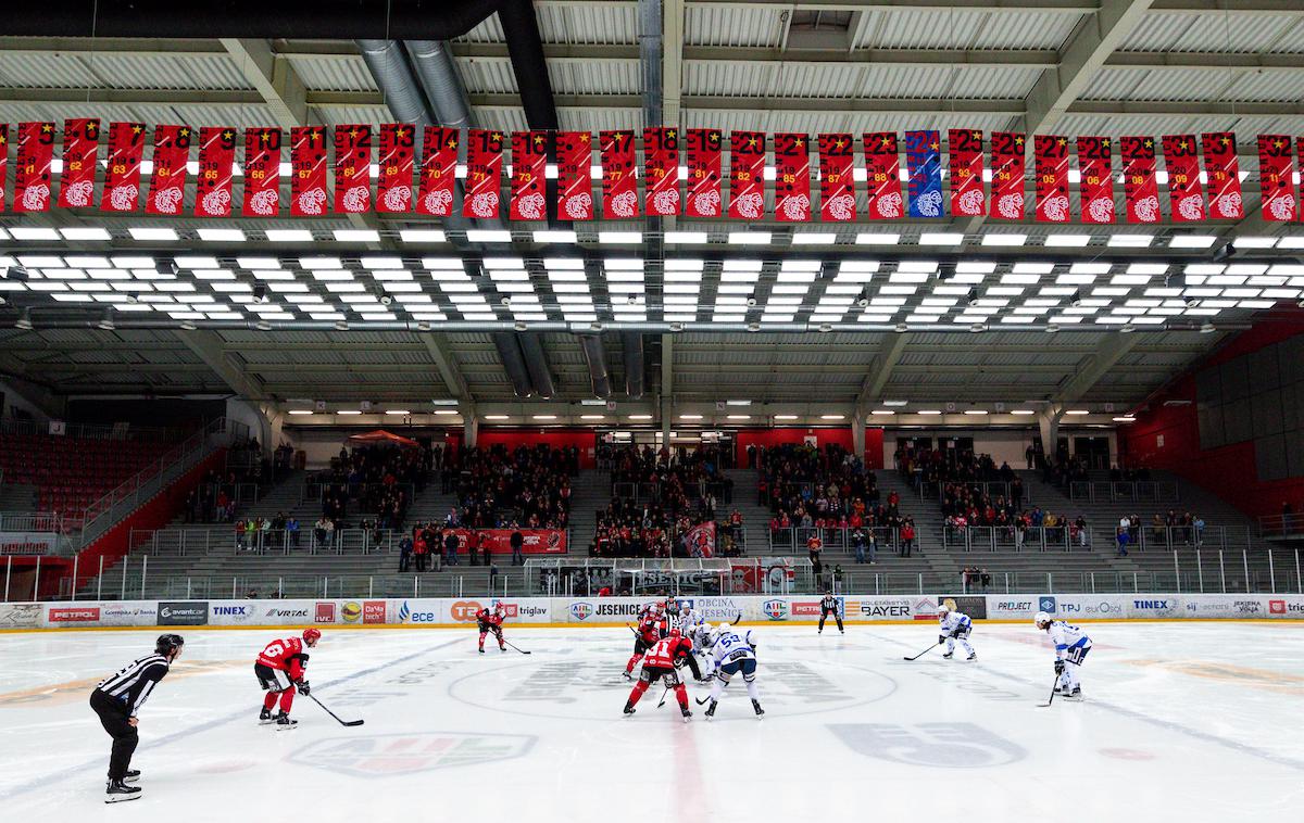 HDD Sij Acroni Jesenice : Cortina, finale, Alpska liga | Na Jesenice prihaja kanadski branilec Jack Lyons. | Foto Matic Klanšek Velej/Sportida