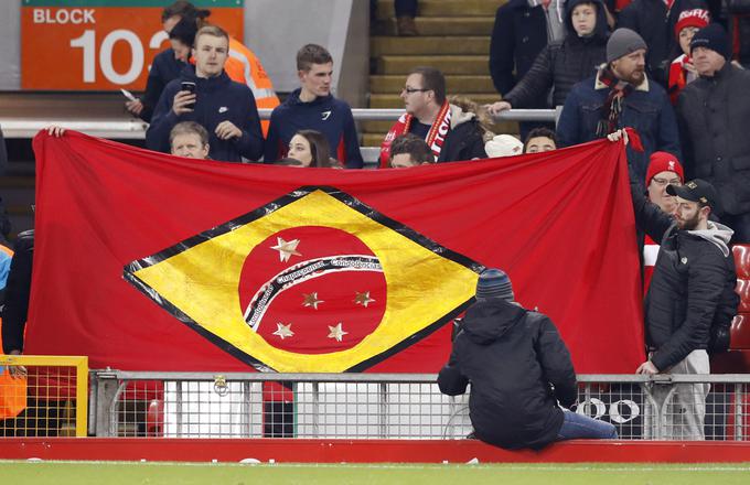 S posebno zastavo so se na Chapecoense spomnili navijači Liverpoola. | Foto: Reuters