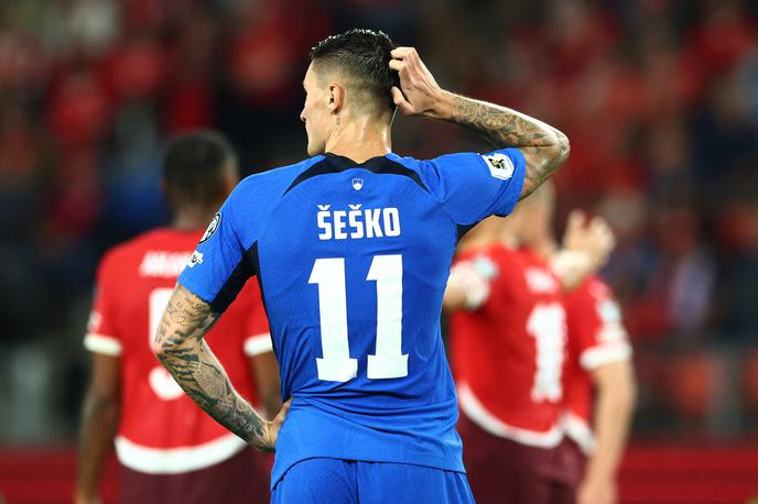 Švica Slovenija | Slovenija v kvalifikacijah za veliko tekmovanje še nikoli ni bila tako skromna v napadu. Najdražji slovenski nogometaš Benjamin Šeško se sploh ni uvrstil na seznam strelcev, na zadetek v državnem dresu čaka že dobro leto! | Foto Reuters