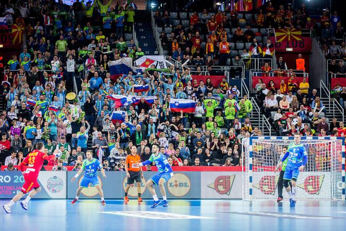 Vzdušje na tribunah je bilo izvrstno, pričarali pa so ga slovenski in makedonski navijači. | Foto: Žiga Zupan/Sportida
