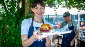 Skrivnost najboljšega burgerja? To nam je povedala tekmovalka MasterChefa.