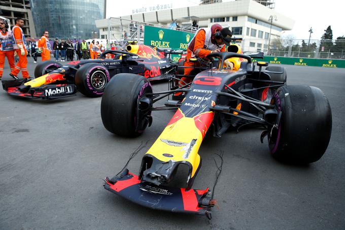 Avstralec Daniel Ricciardo in Nizozemec Max Verstappen sta enajst krogov pred koncem odstopila. | Foto: Reuters