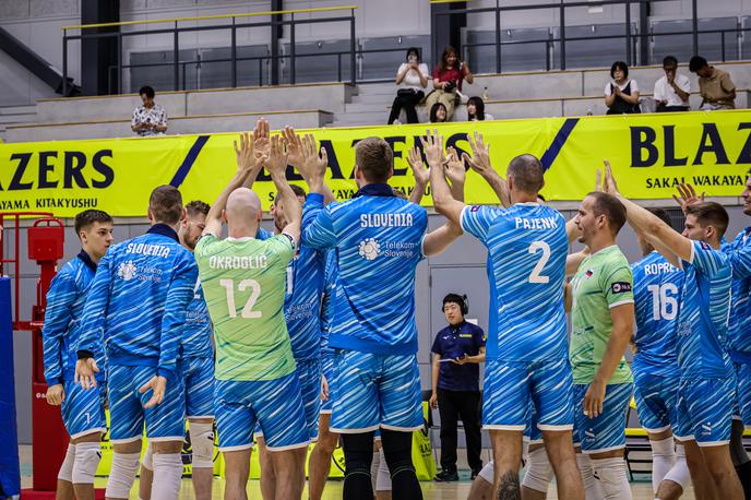 Slovenska odbojkarska reprezentanca - Osaka Blazers Sakai | Slovenski odbojkarji so na Japonskem dobili nekaj odgovorov, zdaj se selijo na Filipine. | Foto OZS