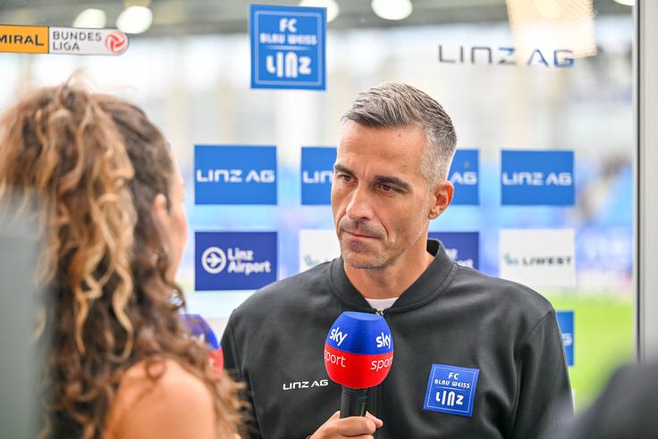 Mitja Mörec je v Avstriji, kjer je najprej vodil drugoligaša Floridsdorferja, nato pa še bundesligaša BW Linz, pogosto gostoval pred televizijskimi kamerami. | Foto: Guliverimage