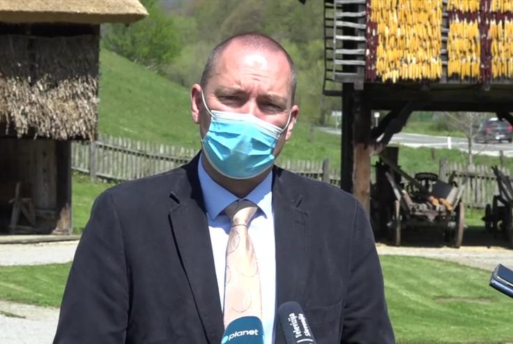Jože Podgoršek je na vprašanje, kakšna bo pomoč, odgovoril, da bodo pripravili interventni zakon. | Foto: Printscreen PlanetTV