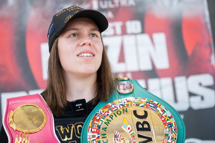 Ema Kozin | Ema Kozin bo v Las Vegasu branila šampionska pasova organizacij WBC in WBO. | Foto Boštjan Podlogar/STA